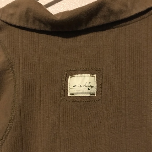 Ladies’ Oakley. Medium. Creative Design - Picture 2 of 6